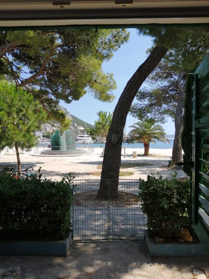 Omis Apartment On The Beach Exterior photo