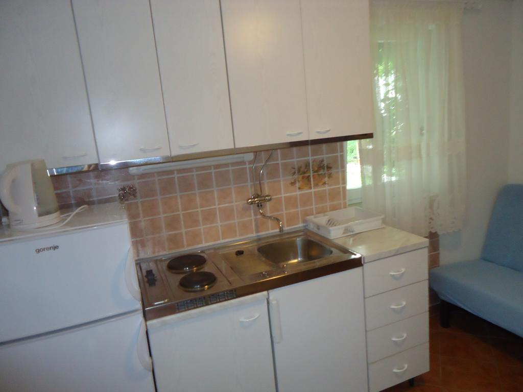 Omis Apartment On The Beach Exterior photo