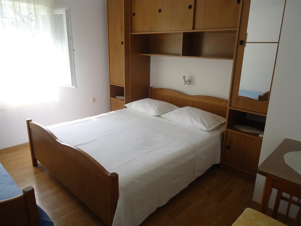 Omis Apartment On The Beach Exterior photo